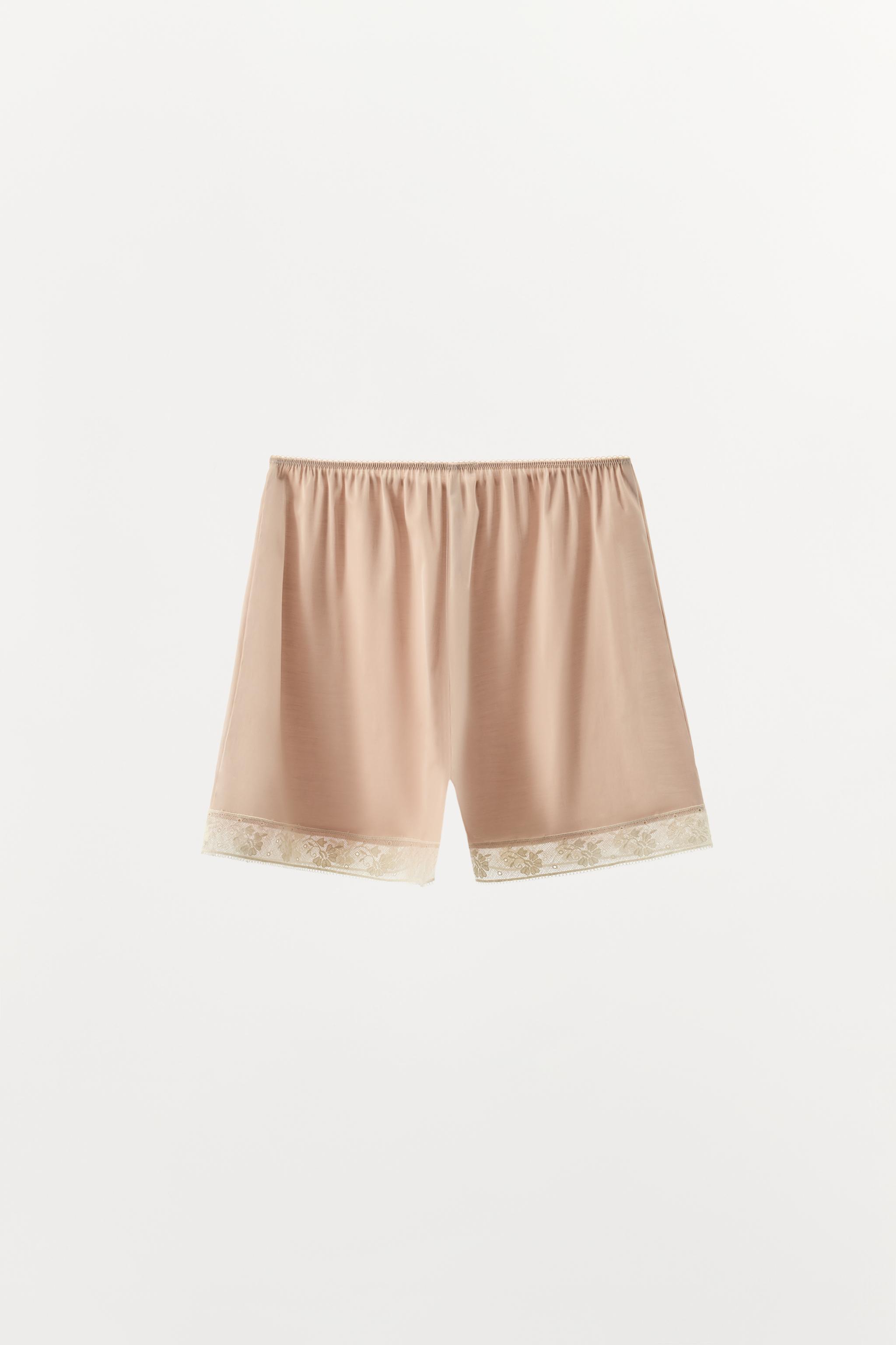 SATIN EFFECT LACE SHORTS